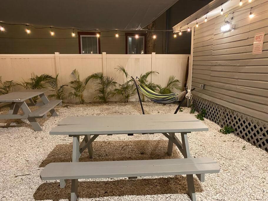 Cozy Studio Bungalow Steps To Armature Works タンパ エクステリア 写真