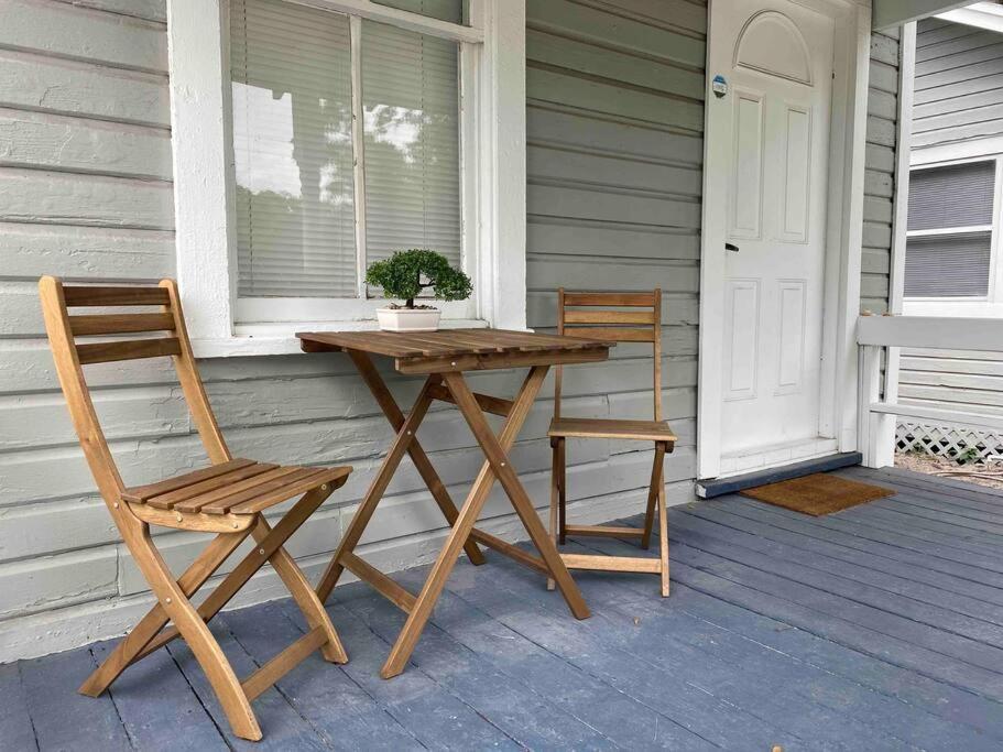 Cozy Studio Bungalow Steps To Armature Works タンパ エクステリア 写真